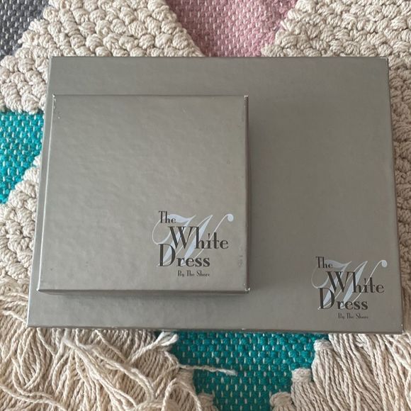 White Dress by the Shore Necklace and Earring set - Picture 6 of 10